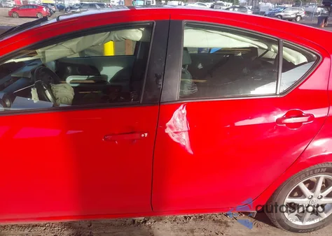 2012 Toyota Prius C Three from USA, damaged, VIN JTDKDTB33C1019002